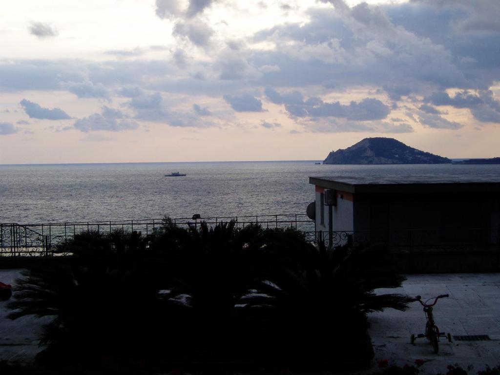 Miramare Residence Pozzuoli Bagian luar foto