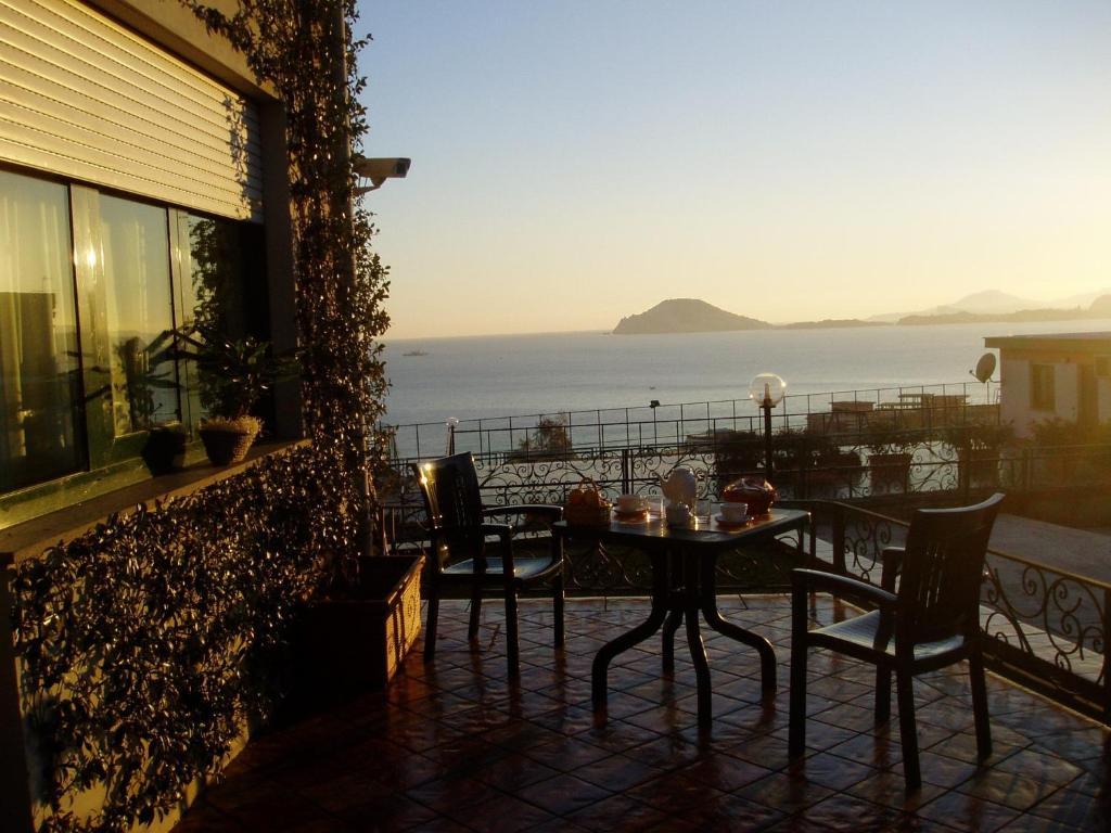Miramare Residence Pozzuoli Bagian luar foto