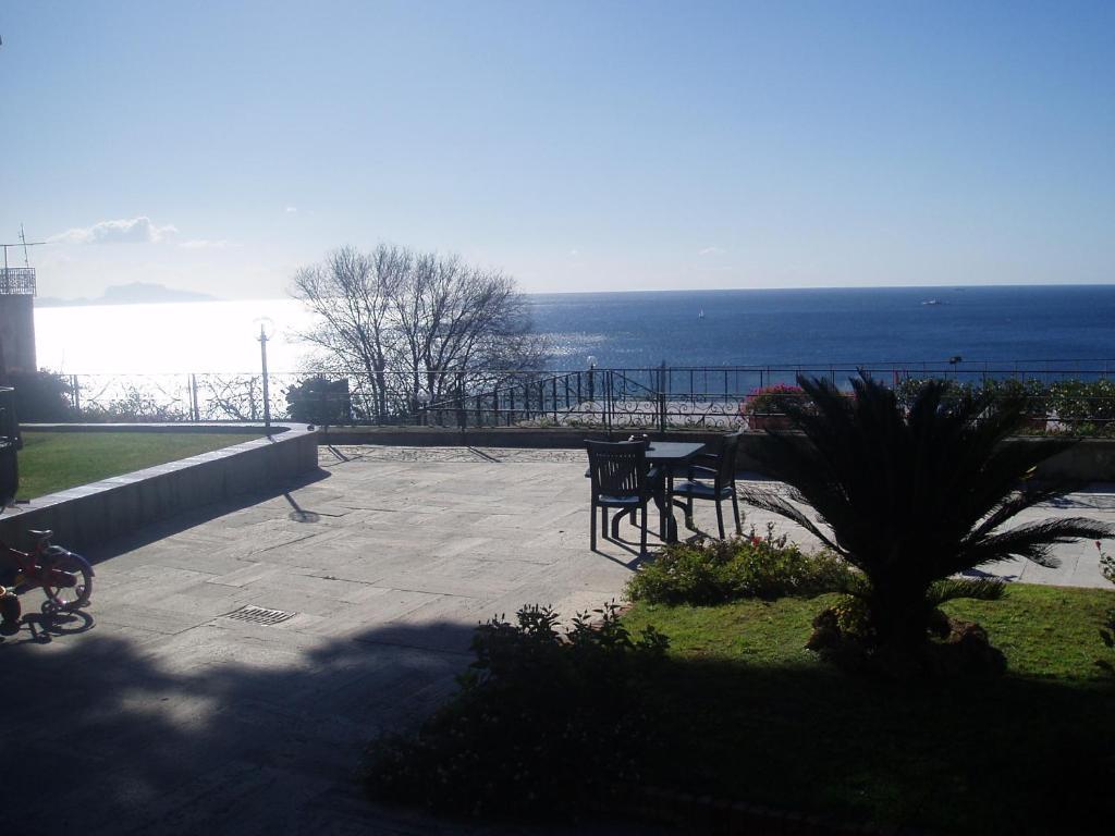 Miramare Residence Pozzuoli Bagian luar foto