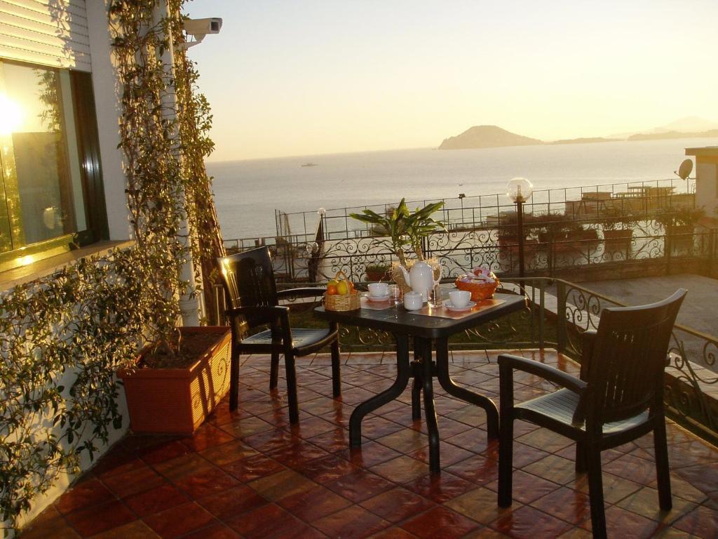 Miramare Residence Pozzuoli Bagian luar foto