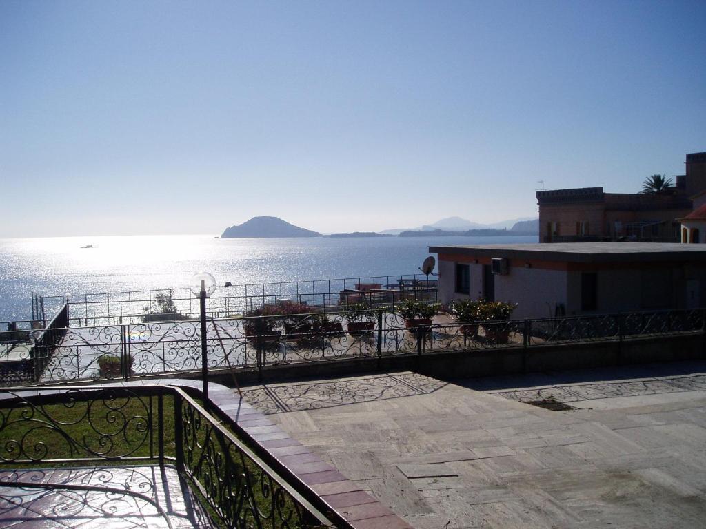 Miramare Residence Pozzuoli Bagian luar foto