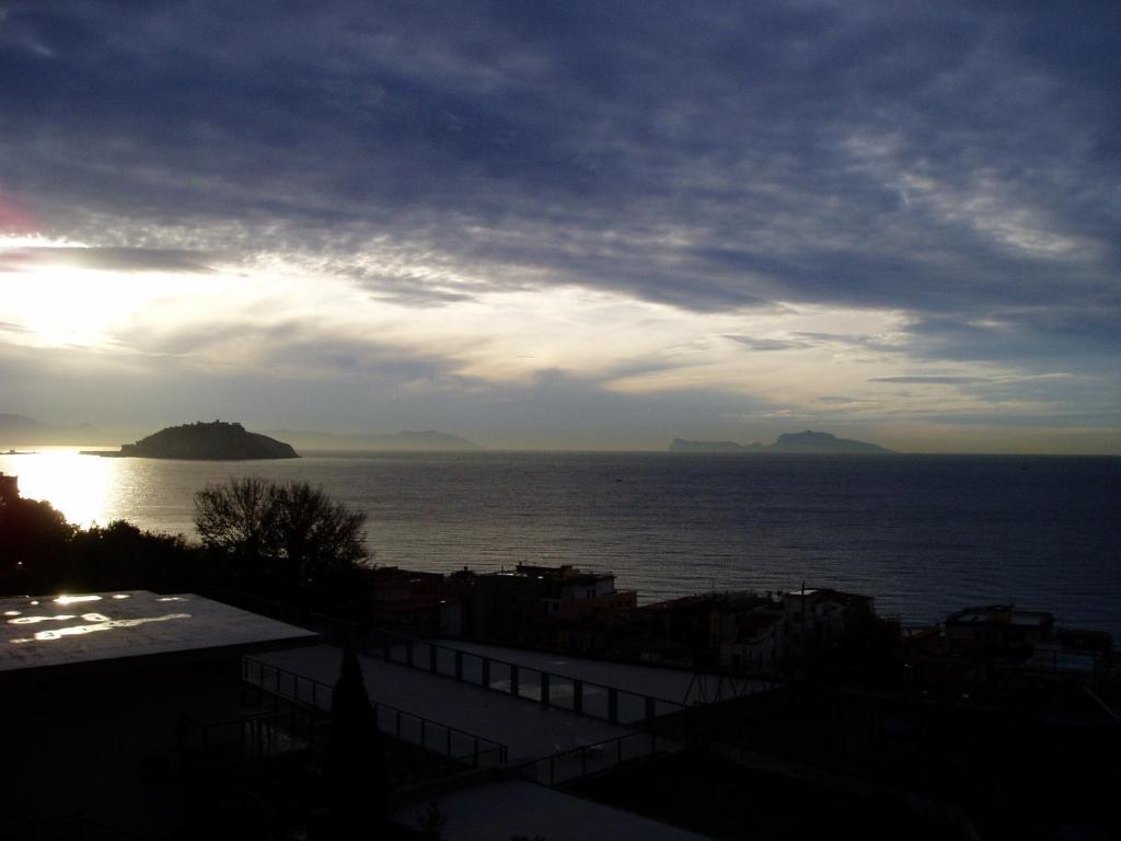 Miramare Residence Pozzuoli Bagian luar foto